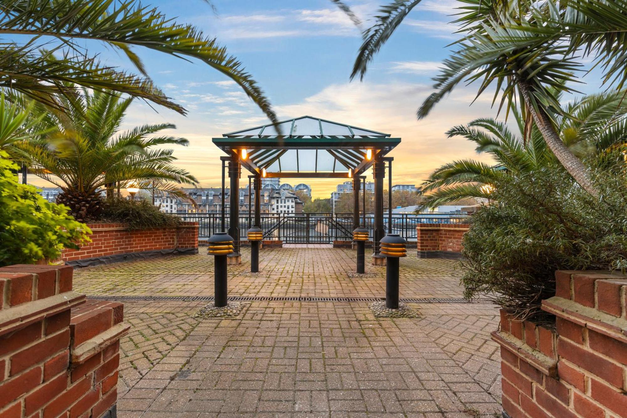 Appartamento Stylish 3-bed Smart Tv & Views 5min To Tube